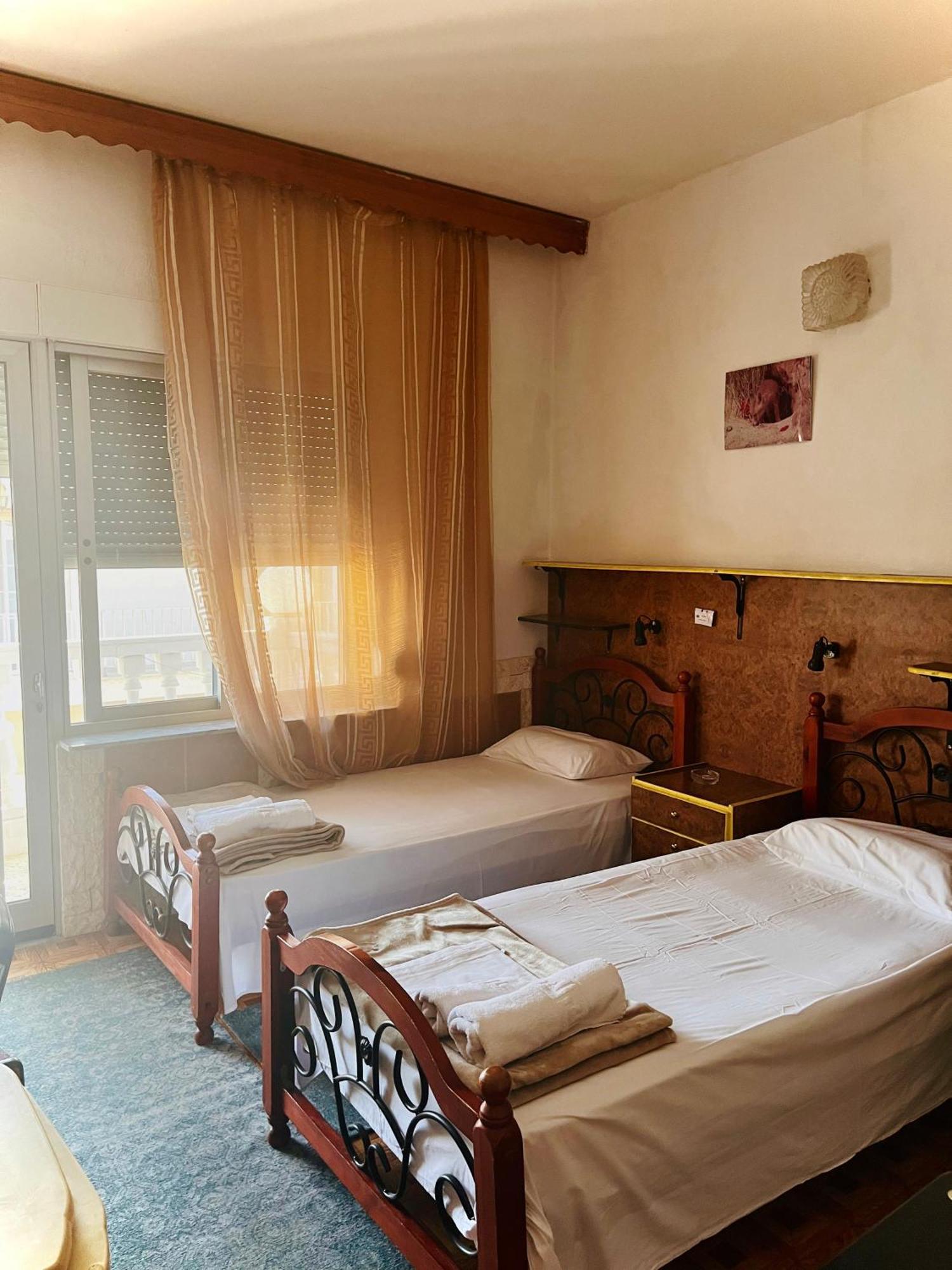 Hotel Holiday Keramoti  Bagian luar foto