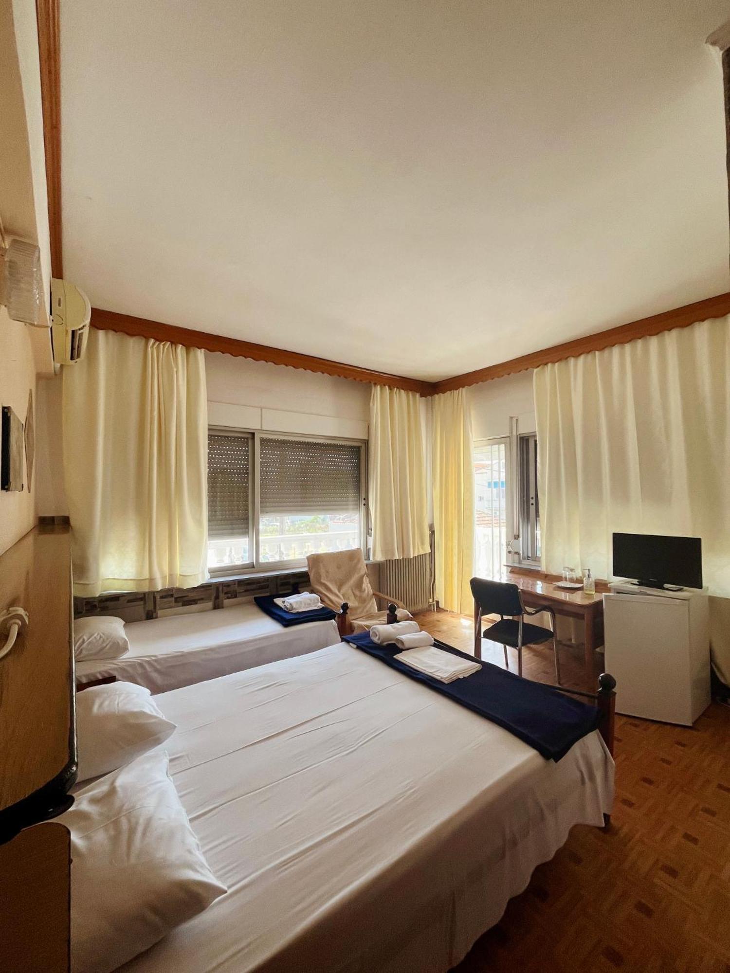 Hotel Holiday Keramoti  Bagian luar foto