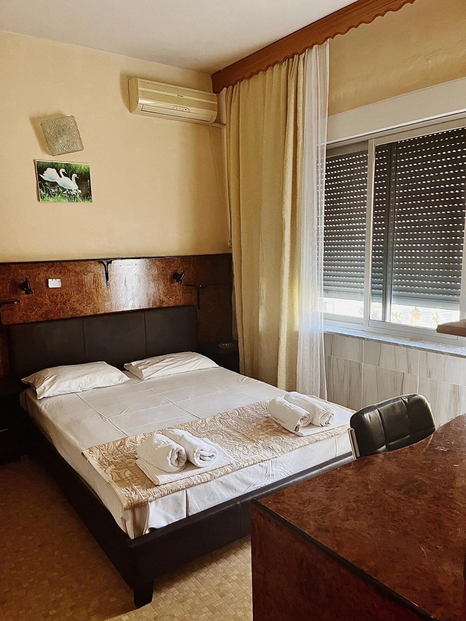 Hotel Holiday Keramoti  Bagian luar foto