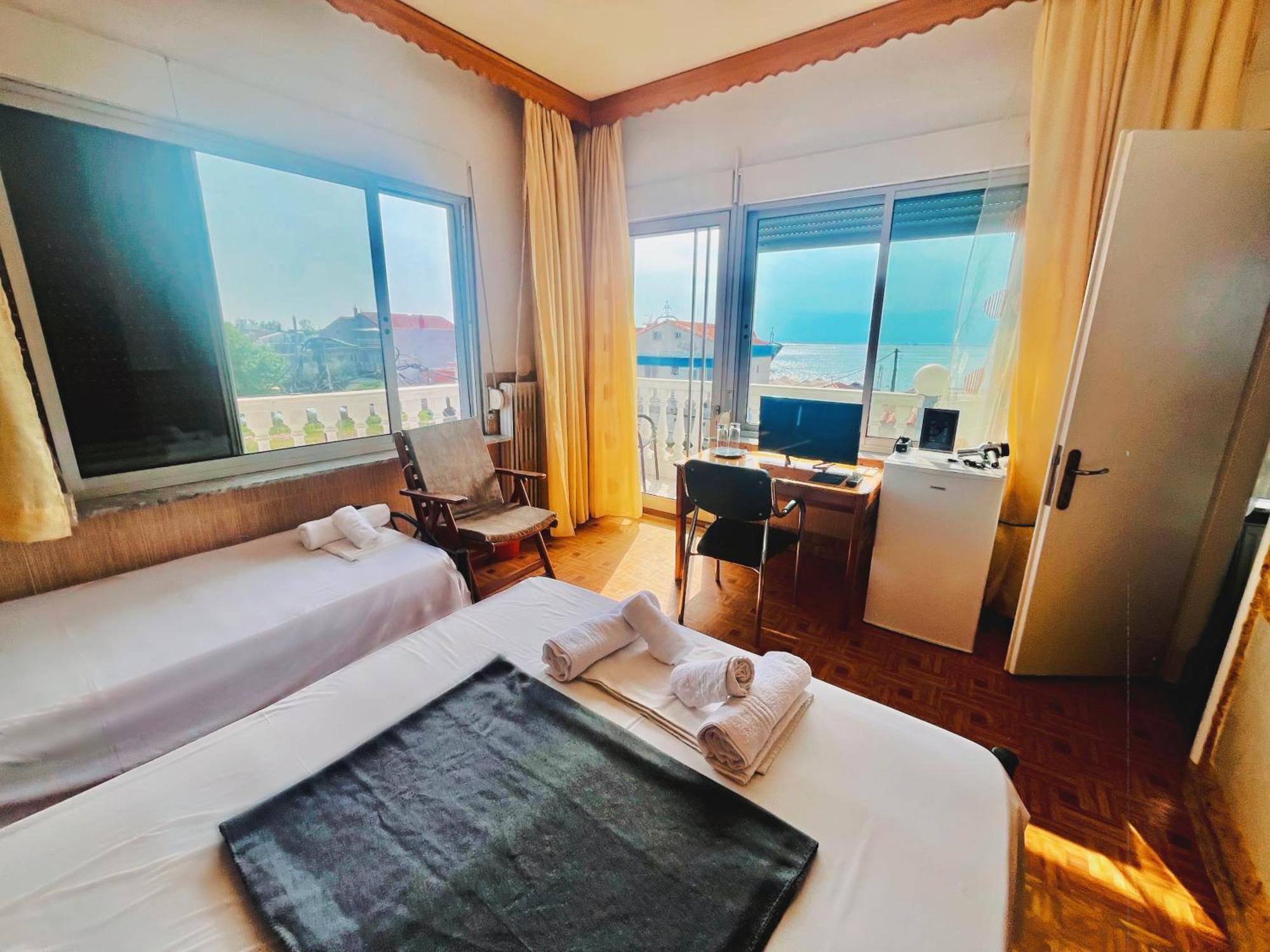 Hotel Holiday Keramoti  Bagian luar foto